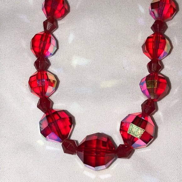 VINTAGE RED SPARKLY BEAD NECKLACE - Picture 1 of 4
